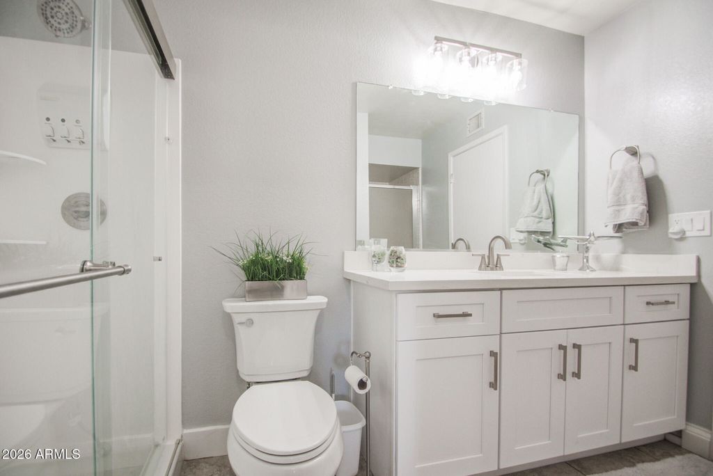 Image 10 of property listing at 2064 S FARNSWORTH Drive 43, Mesa, AZ 85209