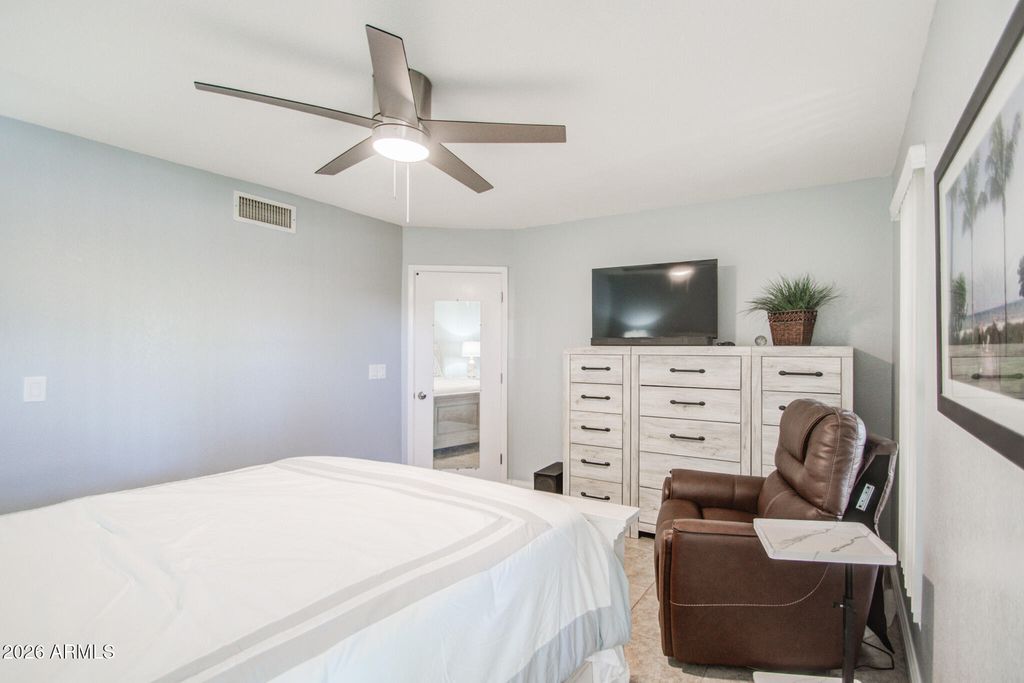 Image 13 of property listing at 2064 S FARNSWORTH Drive 43, Mesa, AZ 85209