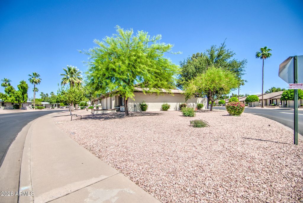Image 15 of property listing at 2064 S FARNSWORTH Drive 43, Mesa, AZ 85209