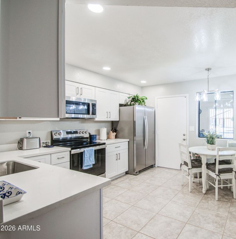 Image 18 of property listing at 2064 S FARNSWORTH Drive 43, Mesa, AZ 85209