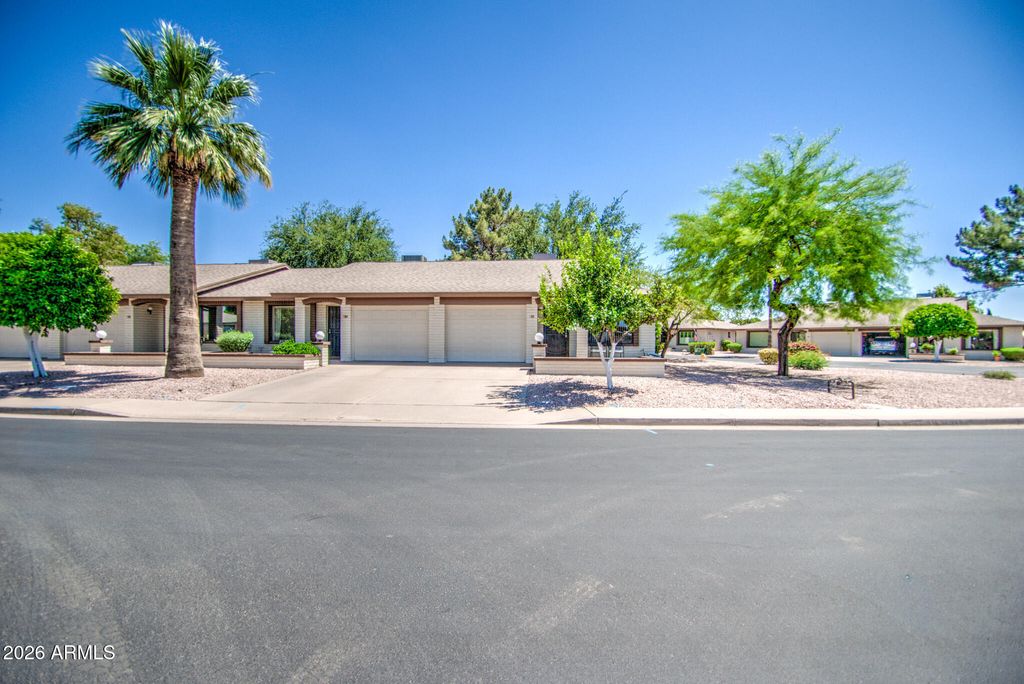 Image 2 of property listing at 2064 S FARNSWORTH Drive 43, Mesa, AZ 85209