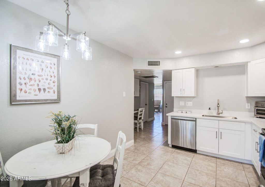 Image 20 of property listing at 2064 S FARNSWORTH Drive 43, Mesa, AZ 85209