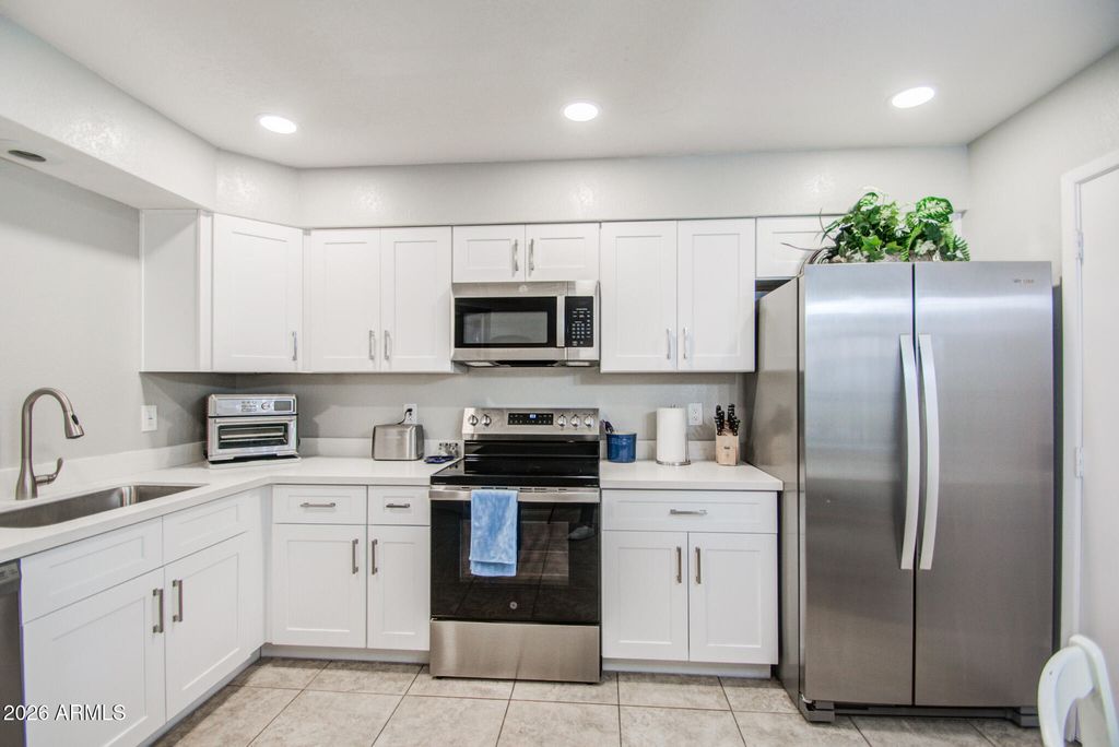 Image 3 of property listing at 2064 S FARNSWORTH Drive 43, Mesa, AZ 85209
