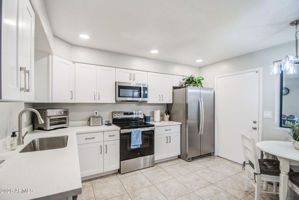 Image 4 of property listing at 2064 S FARNSWORTH Drive 43, Mesa, AZ 85209