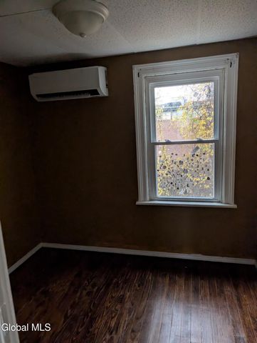 318 27th Street Unit 2, Colonie, NY 12189