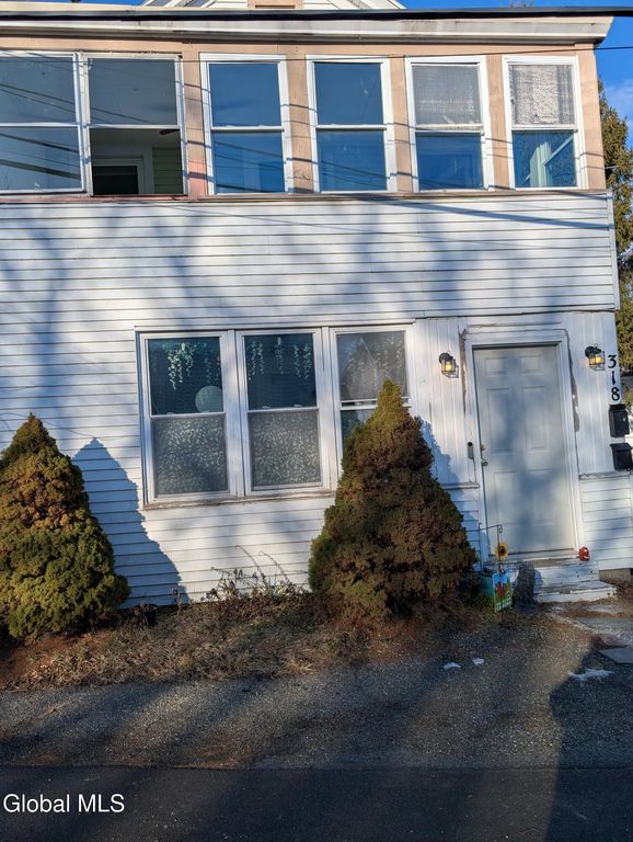 318 27th Street Unit 2, Colonie, NY 12189