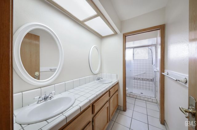 5308 Bold Ruler Court, Bakersfield, CA 93312