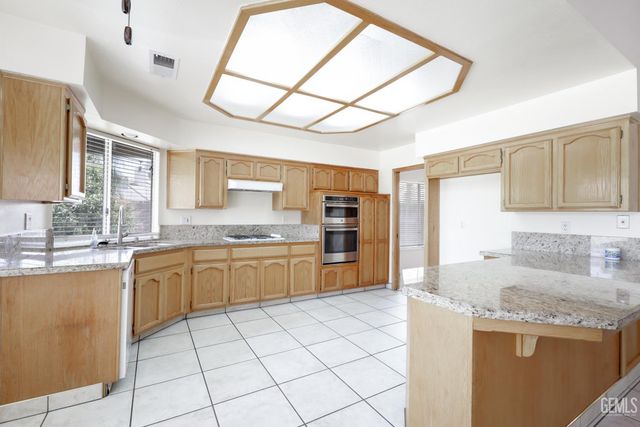5308 Bold Ruler Court, Bakersfield, CA 93312