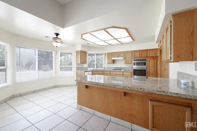 5308 Bold Ruler Court, Bakersfield, CA 93312
