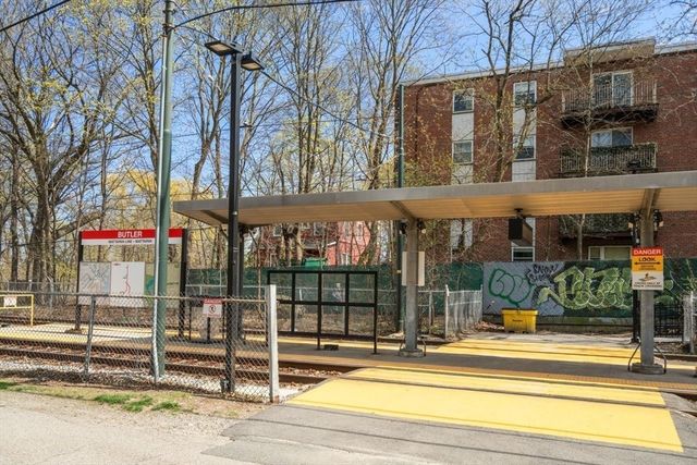 22 Branchfield St B4, Boston, MA 02124