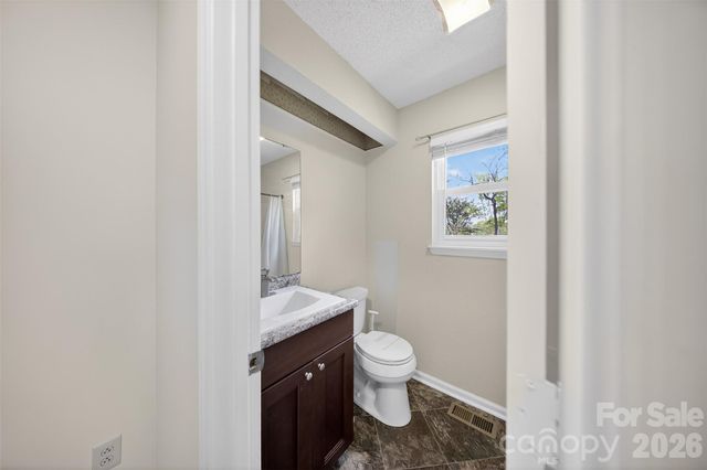 2354 Castlecomer Drive, Charlotte, NC 28262