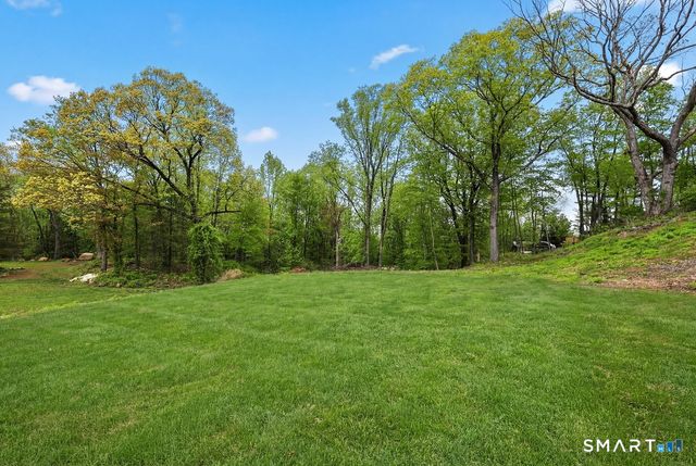 8 Ridgewood Club Road, Prospect, CT 06712