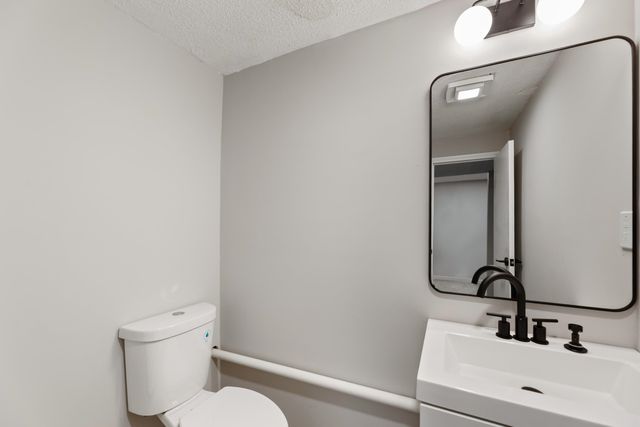 412 E 63rd St N, Park City, KS 67219