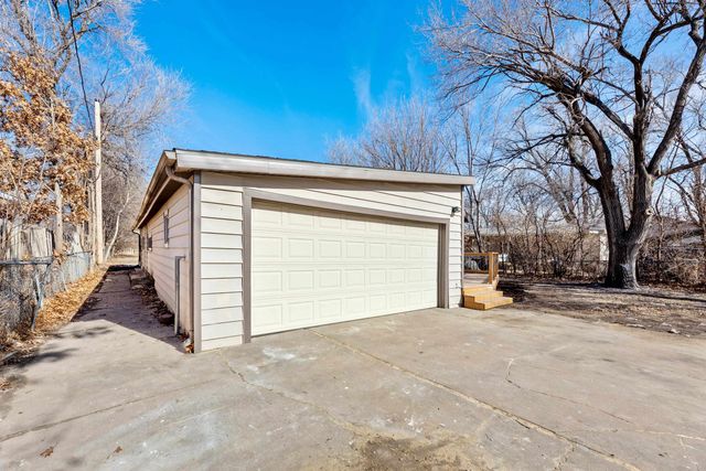 412 E 63rd St N, Park City, KS 67219