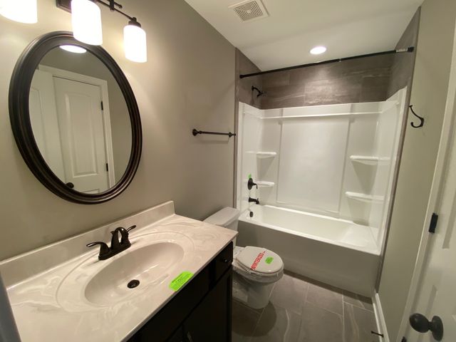 1033 Garner Hills Dr, Clarksville, TN 37042