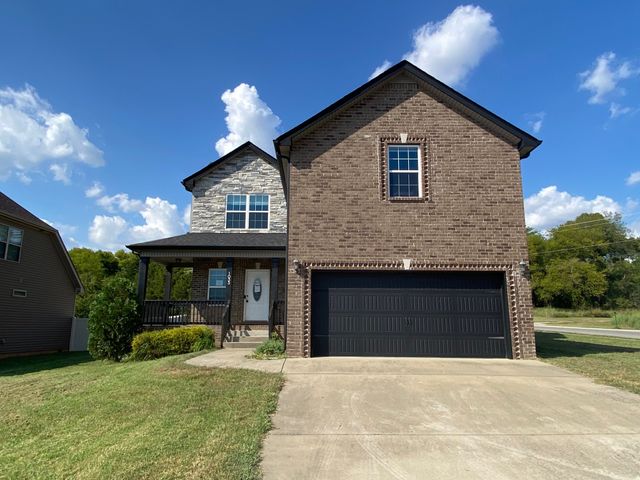 1033 Garner Hills Dr, Clarksville, TN 37042