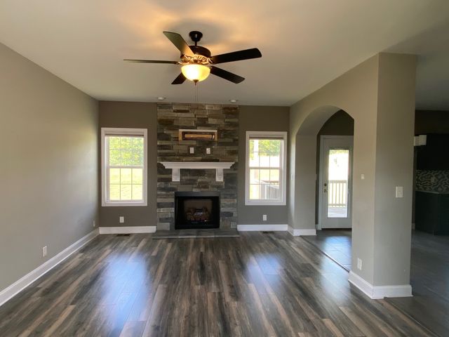 1033 Garner Hills Dr, Clarksville, TN 37042