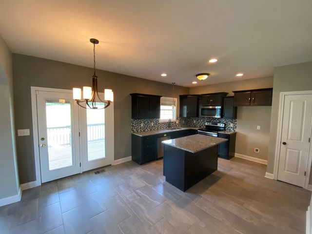 1033 Garner Hills Dr, Clarksville, TN 37042