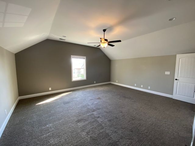 1033 Garner Hills Dr, Clarksville, TN 37042