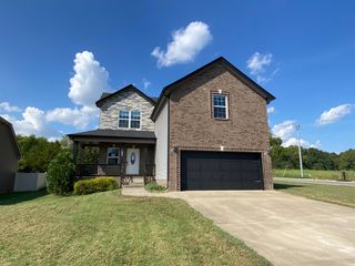 1033 Garner Hills Dr, Clarksville, TN 37042