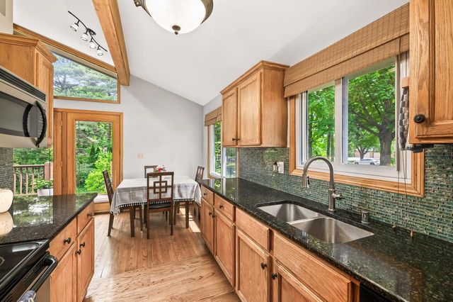 W277S8435 Riverview DRIVE, Mukwonago, WI 53149
