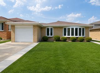 4262 W Pratt Avenue, Lincolnwood, IL 60712