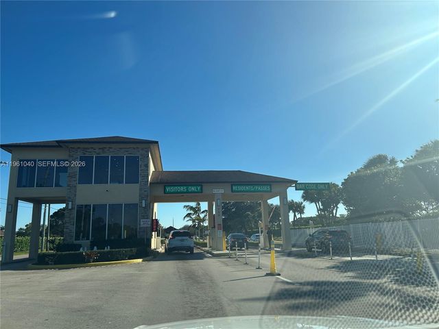 100 SW 130th Ter 109C, Pembroke Pines, FL 33027