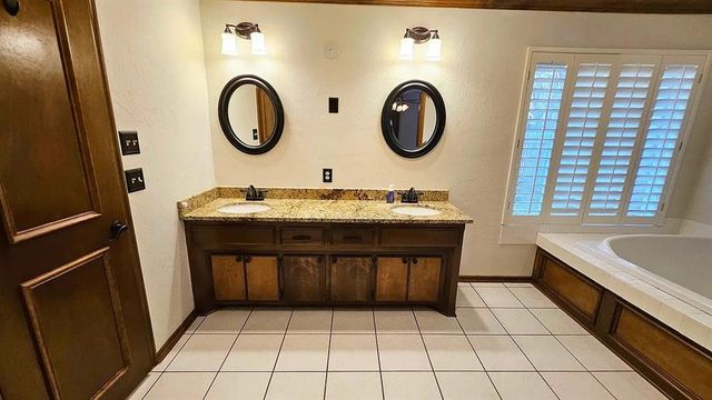1225 NW 198th Street, Edmond, OK 73012
