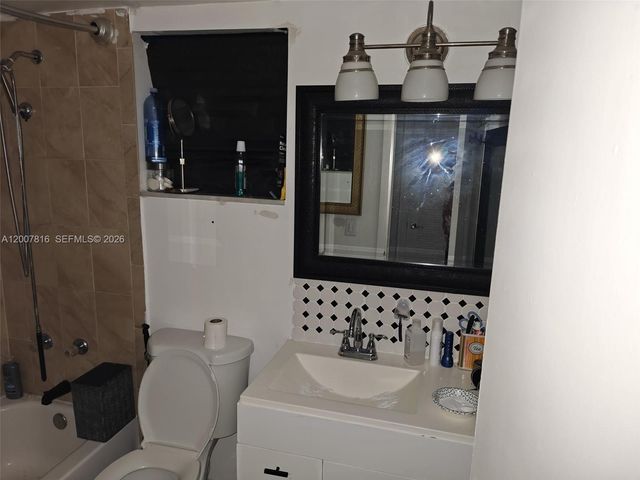 1125 NW 30th Court 10, Wilton Manors, FL 33311