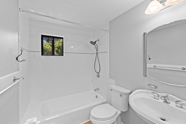 35 Ashumet Rd 10B, Mashpee, MA 02649
