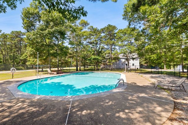 35 Ashumet Rd 10B, Mashpee, MA 02649