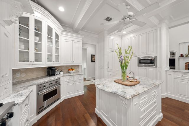 435 Lost Hunters Canyon, China Spring, TX 76633