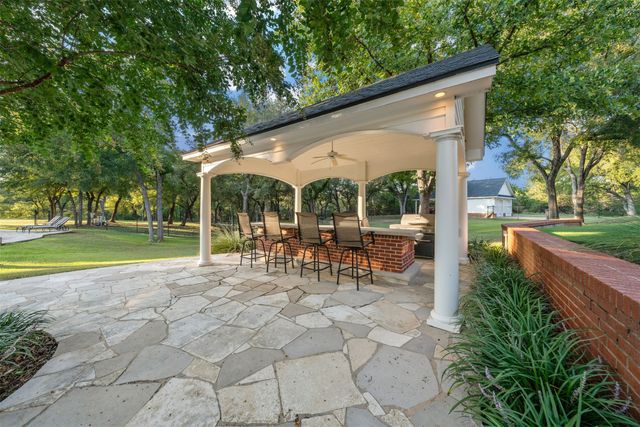 435 Lost Hunters Canyon, China Spring, TX 76633