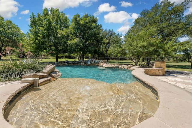 435 Lost Hunters Canyon, China Spring, TX 76633