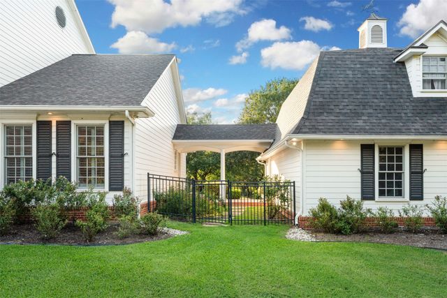 435 Lost Hunters Canyon, China Spring, TX 76633