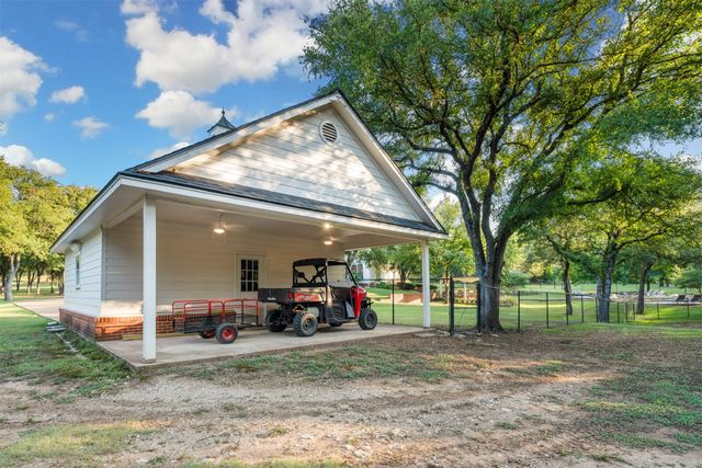 435 Lost Hunters Canyon, China Spring, TX 76633