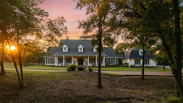 435 Lost Hunters Canyon, China Spring, TX 76633