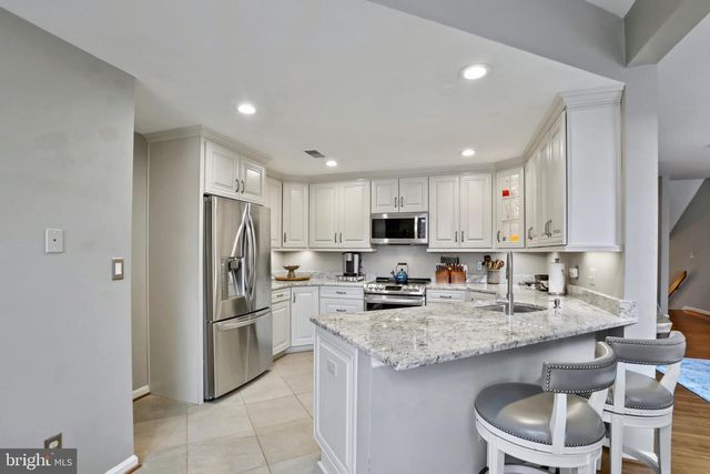 11218 HARBOR CT, Reston, VA 20191