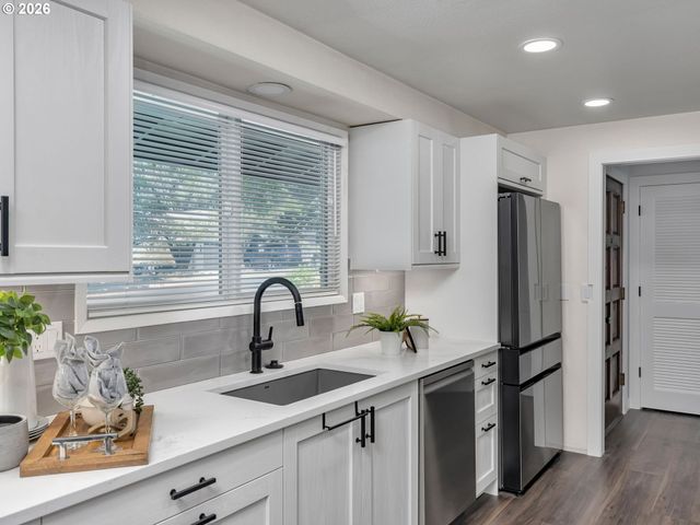 12146 Sw TAYLOR Ct, Portland, OR 97225