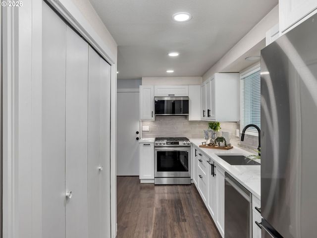 12146 Sw TAYLOR Ct, Portland, OR 97225