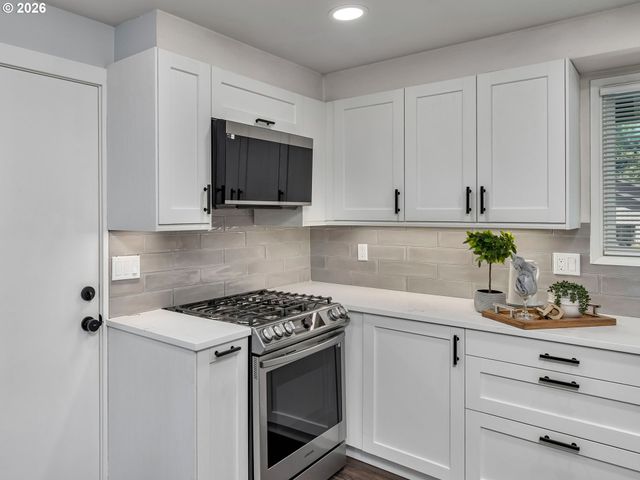 12146 Sw TAYLOR Ct, Portland, OR 97225