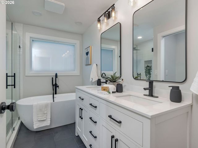 12146 Sw TAYLOR Ct, Portland, OR 97225