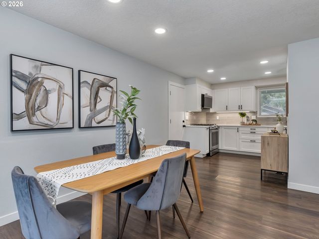 12146 Sw TAYLOR Ct, Portland, OR 97225