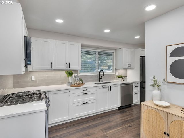 12146 Sw TAYLOR Ct, Portland, OR 97225