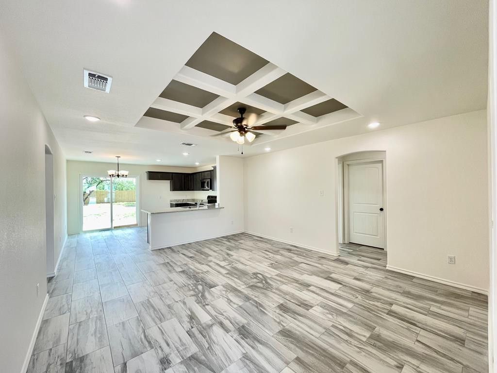 Image 2 of property listing at 2255 Woodlawn Drive, San Angelo, TX 76901