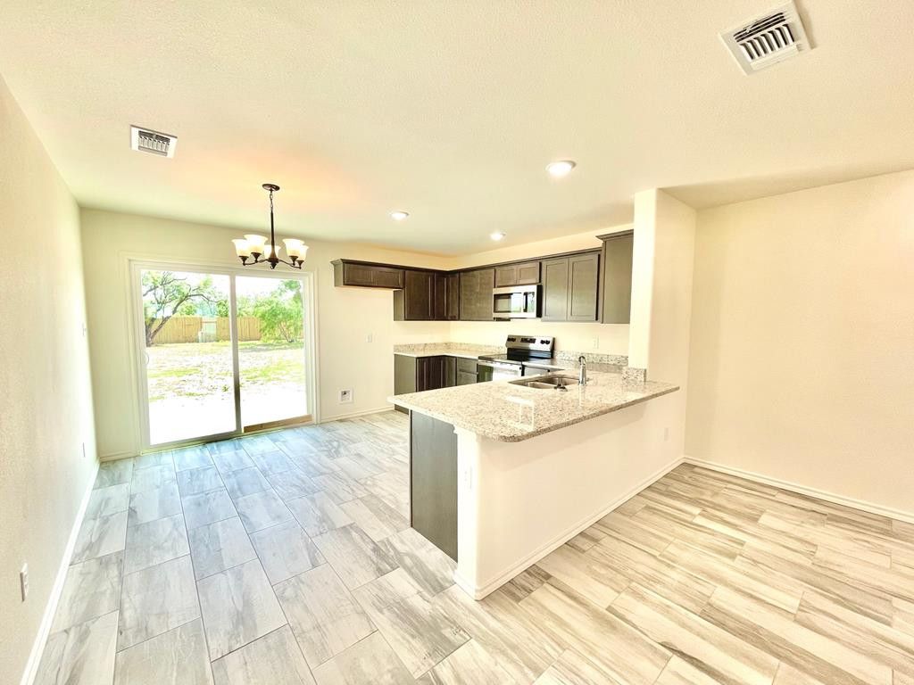 Image 3 of property listing at 2255 Woodlawn Drive, San Angelo, TX 76901