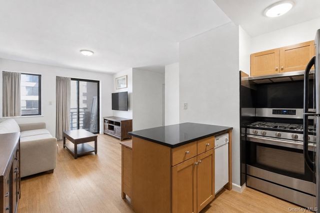 14225 37th Avenue 6B, Flushing, NY 11354