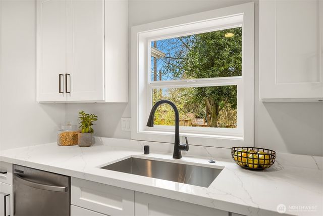 11136 108th Avenue NE, Kirkland, WA 98033