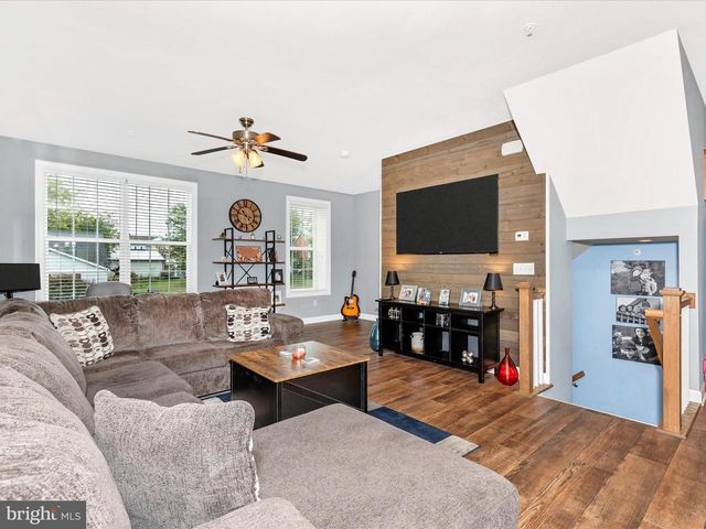 28 BROOKSIDE AVE, Hanover, PA 17331