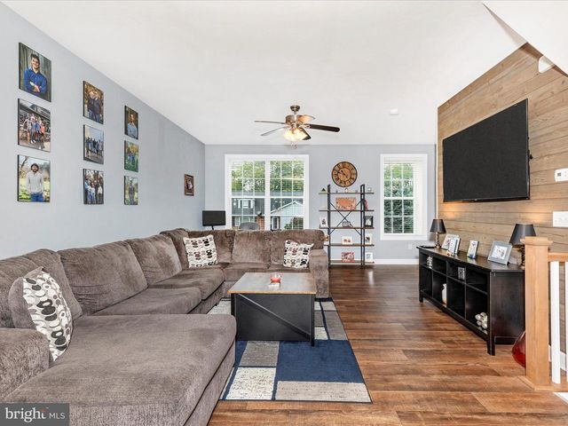 28 BROOKSIDE AVE, Hanover, PA 17331